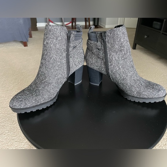 Kelly & Katie Mallory’s Bootie NWOT - Picture 4 of 7